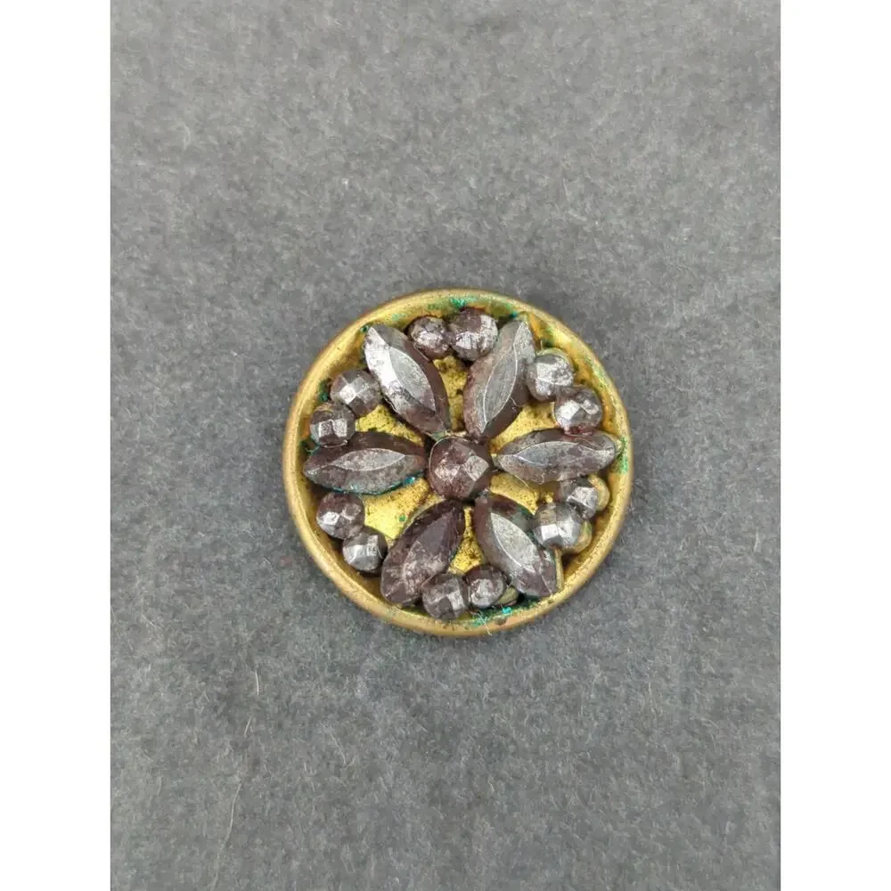 Vintage circular button